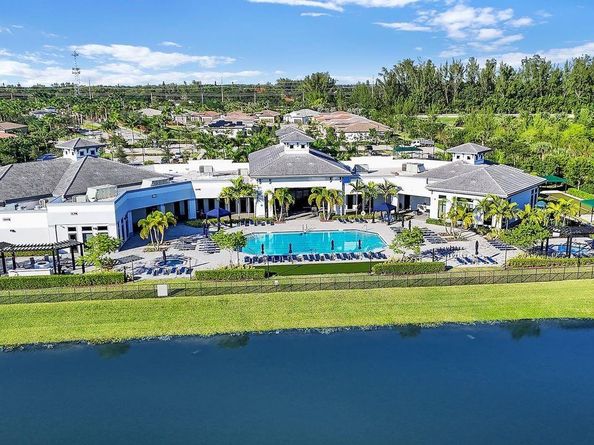 7524 N Blue Spring Dr, Parkland FL 33067