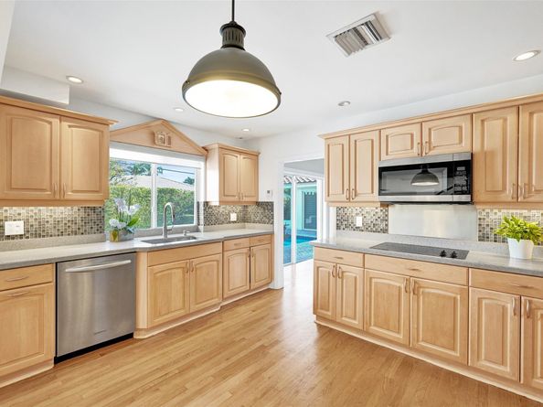 2601 NE 37th St, Fort Lauderdale FL 33308