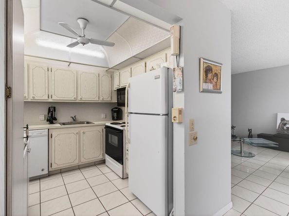 281 Dorset G, Boca Raton FL 33434