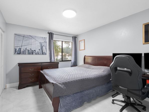 9502 SW 1st Ct, Coral Springs FL 33071