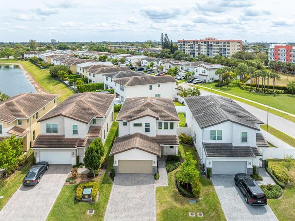 3970 Pelicano Way, Deerfield Beach FL 33064