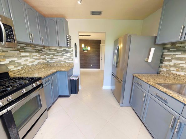 9041 NW 25th St, Sunrise FL 33322