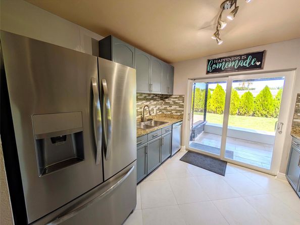 9041 NW 25th St, Sunrise FL 33322