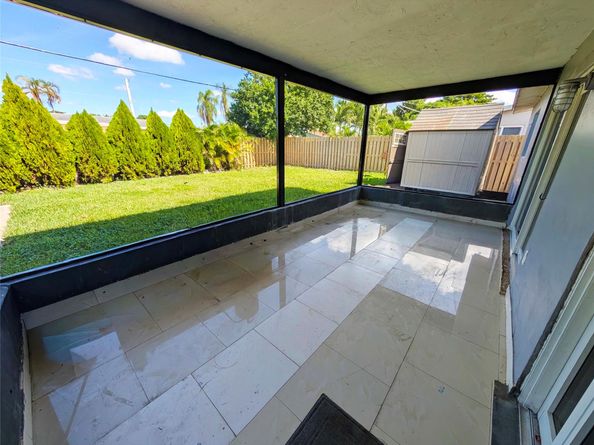 9041 NW 25th St, Sunrise FL 33322