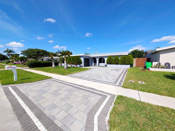 9041 NW 25th St, Sunrise FL 33322