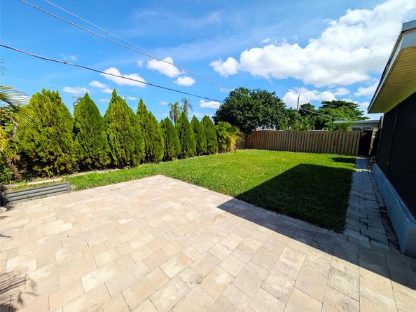 9041 NW 25th St, Sunrise FL 33322