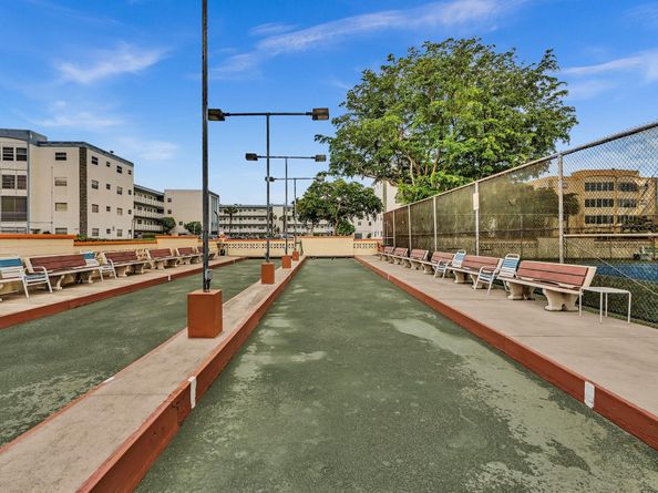 3990 NW 42nd Ave 308, Lauderdale Lakes FL 33319