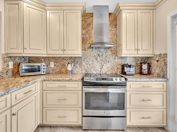 3990 NW 42nd Ave 308, Lauderdale Lakes FL 33319