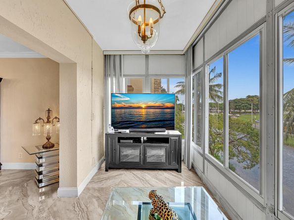 3990 NW 42nd Ave 308, Lauderdale Lakes FL 33319