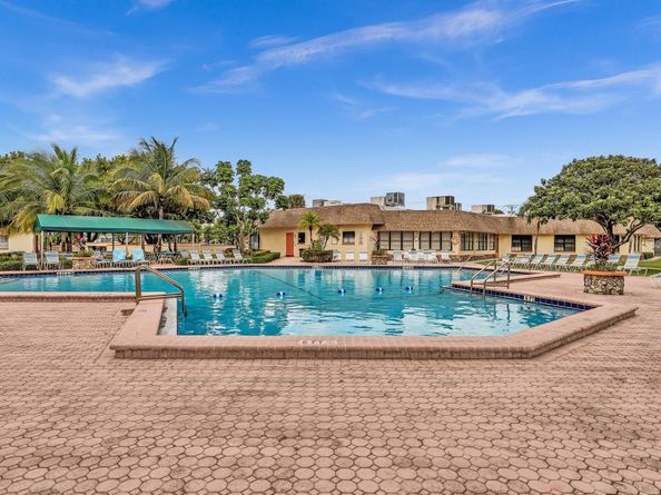 3990 NW 42nd Ave 308, Lauderdale Lakes FL 33319
