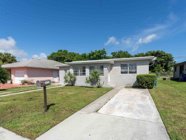 1340 W 33rd Street, Riviera Beach FL 33404