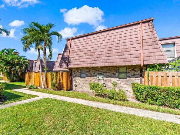 7529 Courtyard Run E, Boca Raton FL 33433