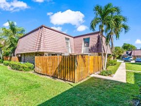 7529 Courtyard Run E, Boca Raton FL 33433