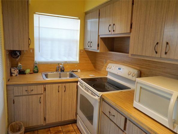 160 NE 8th Ave 25 B, Hallandale Beach FL 33009