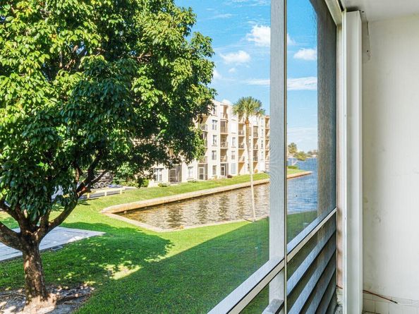 200 Waterway Drive S 202, Lantana FL 33462