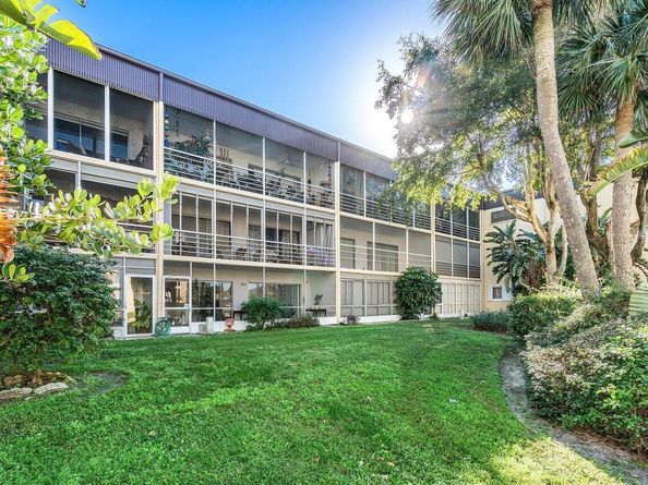 200 Waterway Drive S 202, Lantana FL 33462