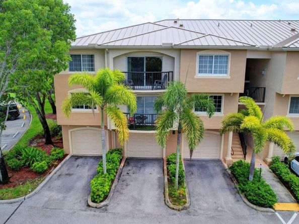 300 Crestwood Court N 307, Royal Palm Beach FL 33411