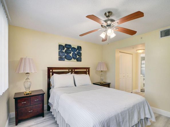 300 Crestwood Court N 307, Royal Palm Beach FL 33411