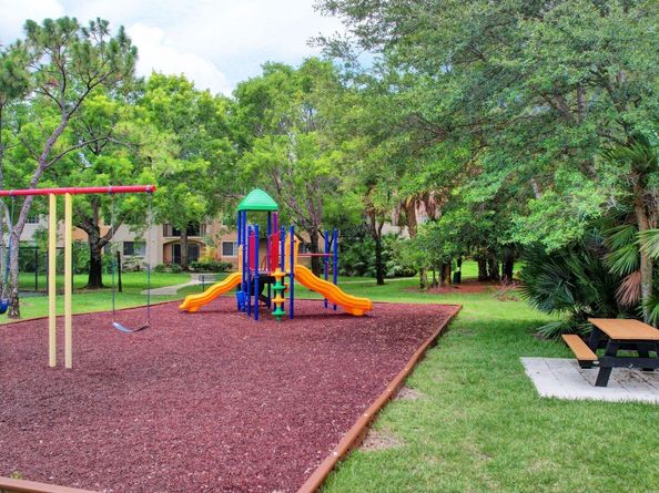 300 Crestwood Court N 307, Royal Palm Beach FL 33411