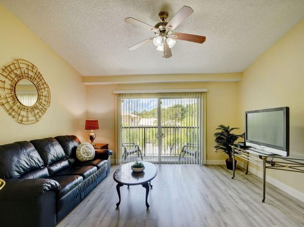 300 Crestwood Court N 307, Royal Palm Beach FL 33411