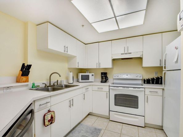 300 Crestwood Court N 307, Royal Palm Beach FL 33411