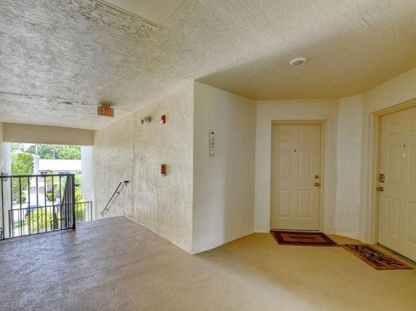 300 Crestwood Court N 307, Royal Palm Beach FL 33411
