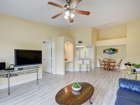 300 Crestwood Court N 307, Royal Palm Beach FL 33411