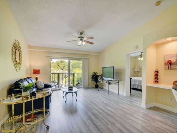 300 Crestwood Court N 307, Royal Palm Beach FL 33411