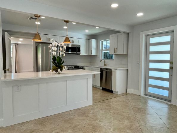 360 Alhambra Place, West Palm Beach FL 33405