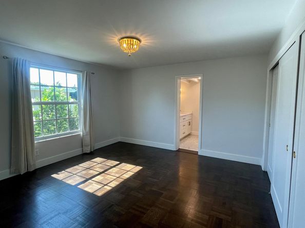 360 Alhambra Place, West Palm Beach FL 33405