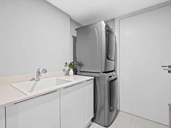 435 Bayshore Dr 302, Fort Lauderdale FL 33304