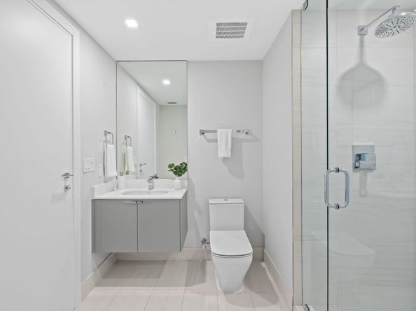 435 Bayshore Dr 302, Fort Lauderdale FL 33304