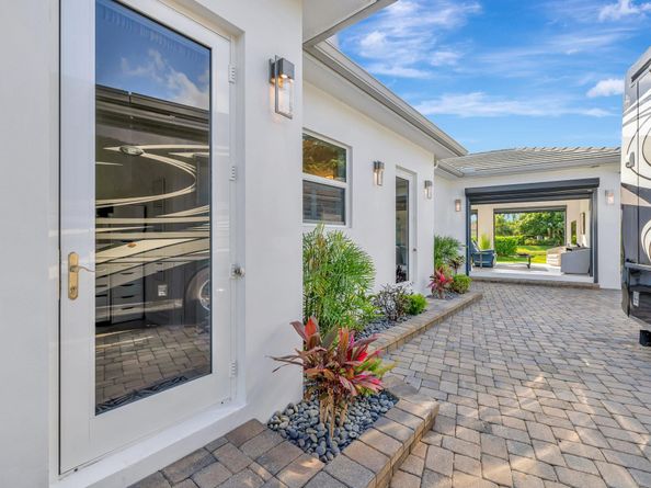 510 S Cortez Dr, Pompano Beach FL 33068