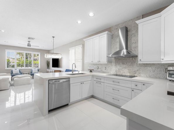 121 Palm Circle, Lake Worth Beach FL 33462