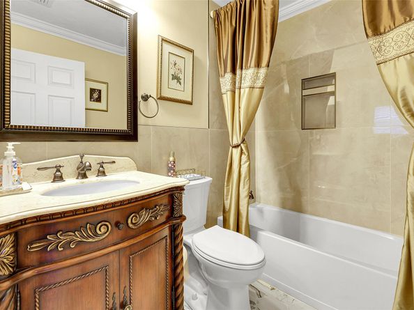 1020 Lavender Cir, Weston FL 33327