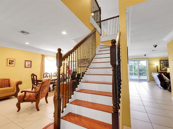 1020 Lavender Cir, Weston FL 33327