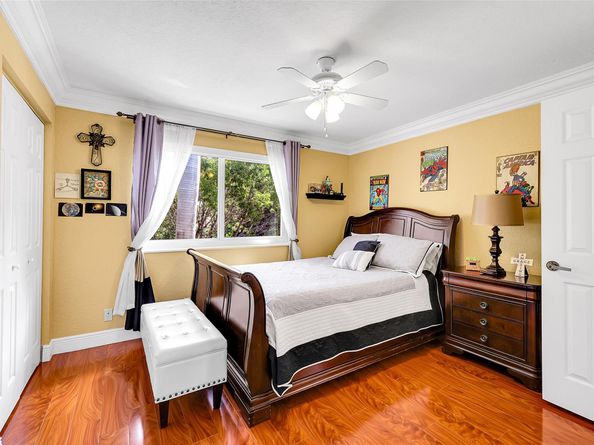 1020 Lavender Cir, Weston FL 33327