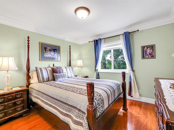 1020 Lavender Cir, Weston FL 33327