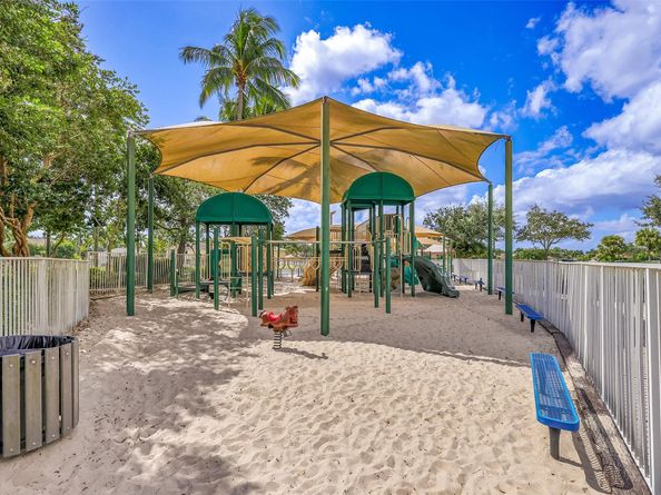 1020 Lavender Cir, Weston FL 33327