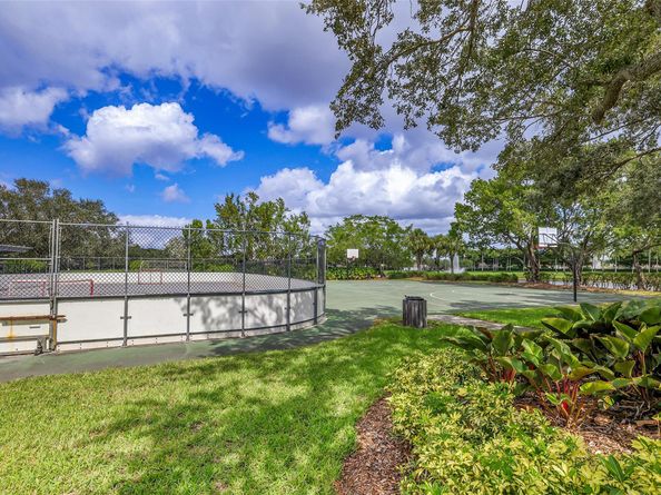 1020 Lavender Cir, Weston FL 33327