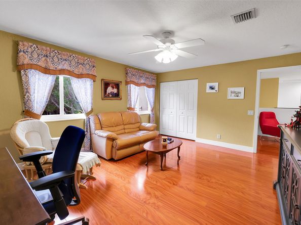 1020 Lavender Cir, Weston FL 33327