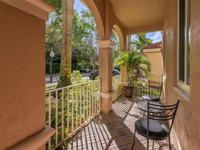 1020 Lavender Cir, Weston FL 33327
