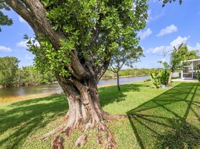 1020 Lavender Cir, Weston FL 33327