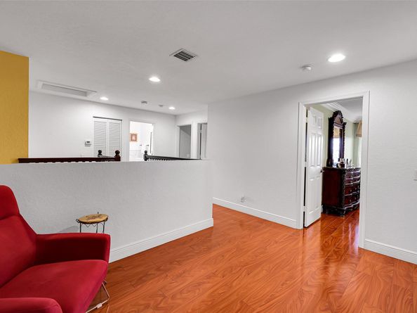 1020 Lavender Cir, Weston FL 33327