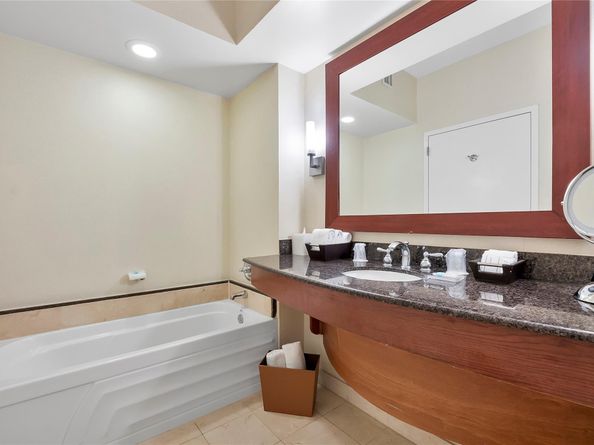 18001 Collins Ave 2806, North Miami Beach FL 33160