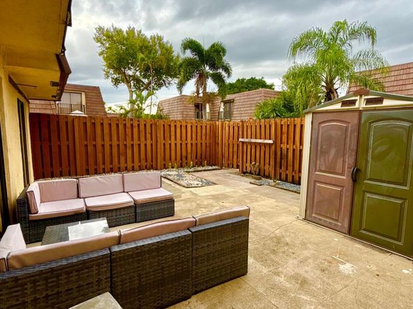 711 Springdale Circle, Palm Springs FL 33461