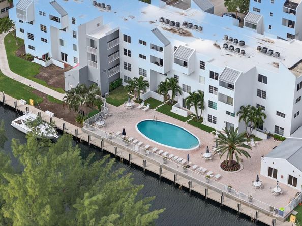 2850 NE 14th Street Cswy 107, Pompano Beach FL 33062