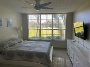 565 Oaks Ln 103, Pompano Beach FL 33069