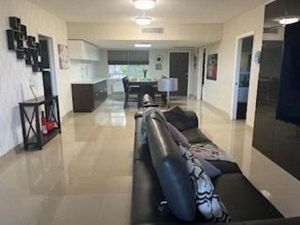 565 Oaks Ln 103, Pompano Beach FL 33069