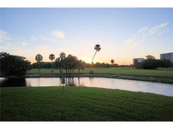 565 Oaks Ln 103, Pompano Beach FL 33069